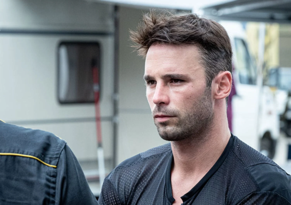 C&rsquo;&egrave; un marchio per motociclisti che si sta facendo pubblicit&agrave; con il canale YouTube di Luca Salvadori