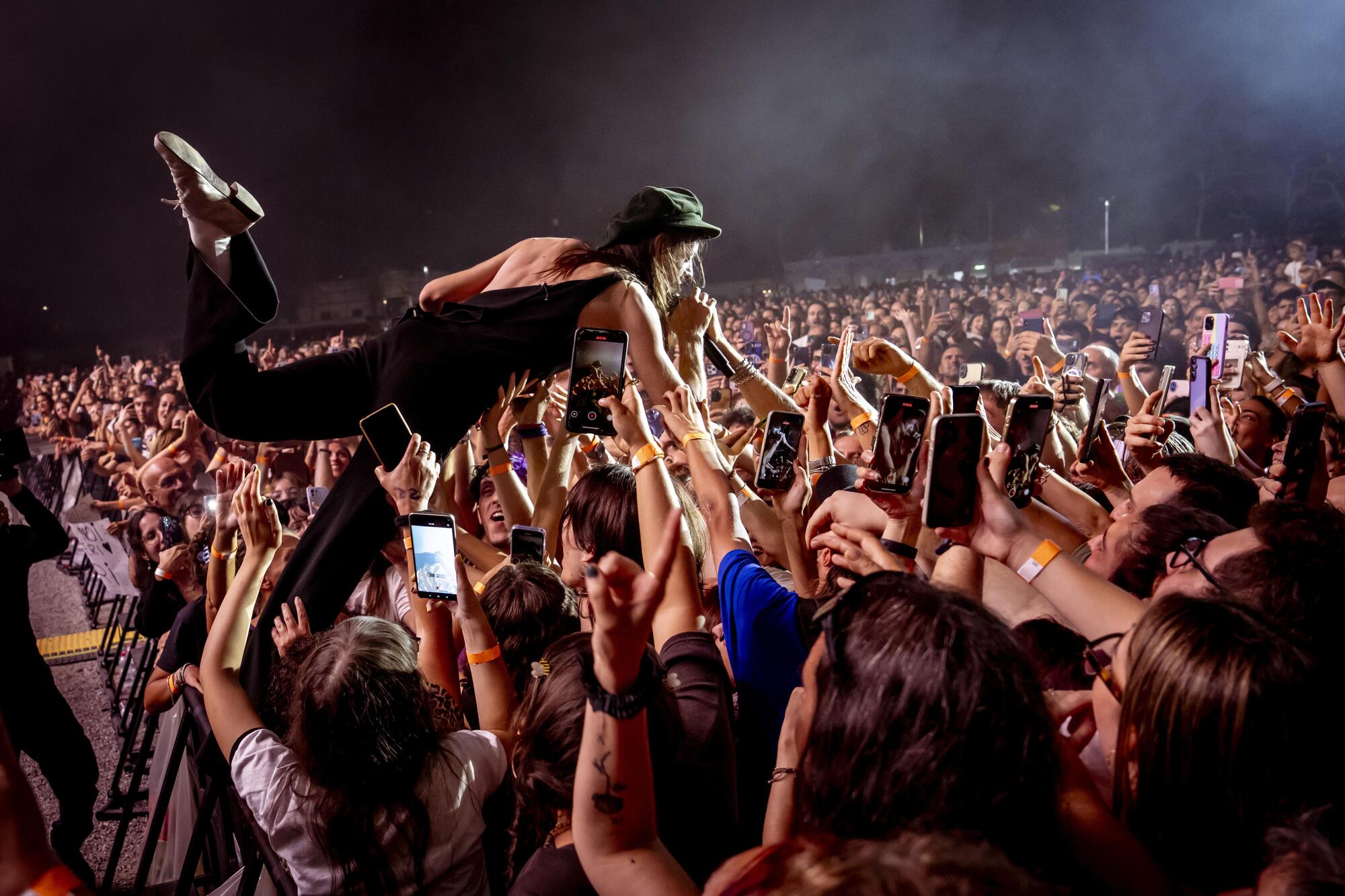 Il concerto di Lucio Corsi all'Ippodromo di Milano