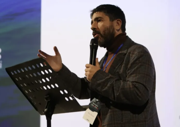 Il mondo criminale di Roma, tra ultras e narcos, minaccia il giornalista Nello Trocchia: &ldquo;Ce sentimo presto, infame&rdquo;, &ldquo;Lo sai che mori&rdquo;. I messaggi degli eredi di Diabolik e dei clan