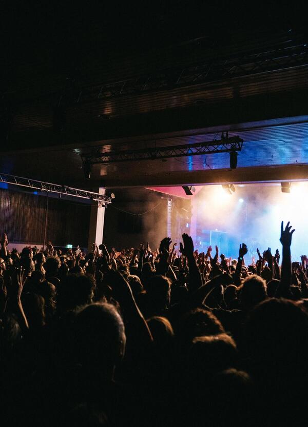 Ghali, Paradiso, Frah Quintale: tre milioni di euro in biglietti venduti in un weekend. I concerti sono tutti soldout e i poveri sempre pi&ugrave; poveri, qualcuno sta mentendo