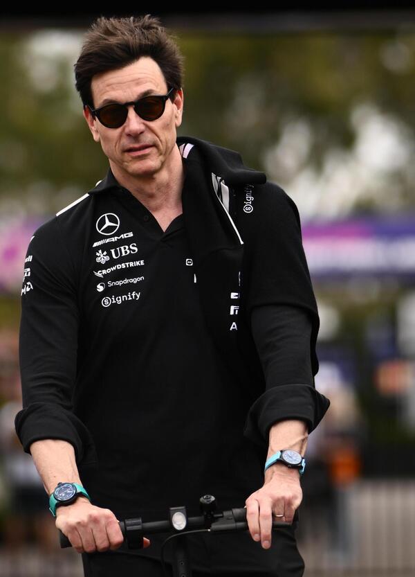 Toto Wolff ha paura della Ferrari? &ldquo;L&rsquo;ADUO? &ldquo;Serve a recuperare, non a creare nuovi gap&rdquo;. E mentre la FIA cambia il regolamento da Maranello rispondono con una nuova SF-26