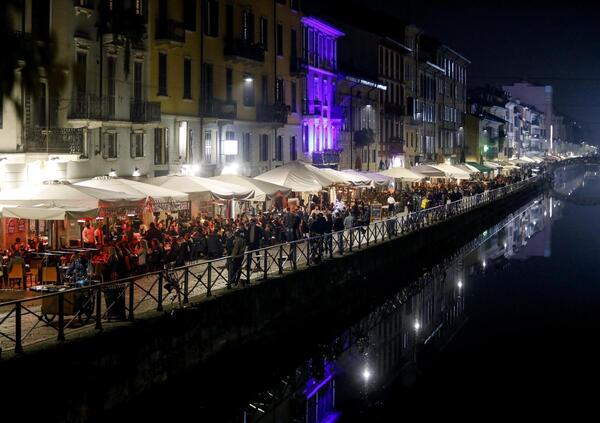 La &ldquo;droga del palloncino&ldquo;: cos'&egrave; il protossido di azoto, la sostanza (che non lascia tracce) usata dai calciatori e finita nell'inchiesta sulla movida Vip di Milano