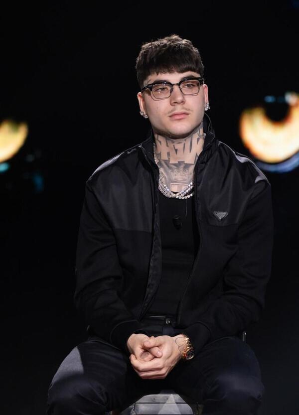 Shiva si sente un &ldquo;lupo&rdquo; ma &egrave; meno &ldquo;belva&rdquo; di Albano. Da Francesca Fagnani il rapper perde la sua aura da maledetto