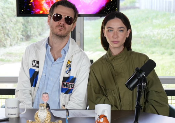 No, Matilda De Angelis (e Alessandro Cattelan): l'account finto del padre per insultare Adinolfi non fa ridere