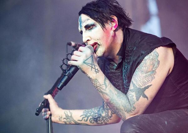 Dopo Silvia Salis e De Witte a Genova, a Ferrara il sindaco leghista sgancia la &ldquo;bomba&rdquo; con Marilyn Manson ospitato in un convento prima di un live