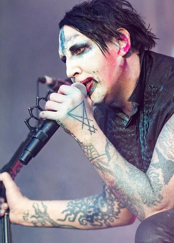 Dopo Silvia Salis e De Witte a Genova, a Ferrara il sindaco leghista sgancia la &ldquo;bomba&rdquo; con Marilyn Manson ospitato in un convento prima di un live