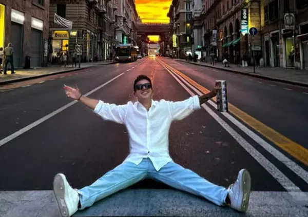 Se cercate un disco rivoluzionario, lasciate perdere &ldquo;Solito cinema&rdquo; di Juli, un&rsquo;overdose di pop romantico pieno di feat comodi da fischiettare in macchina