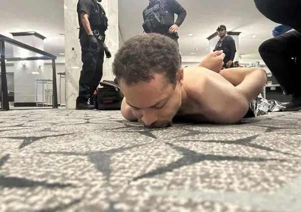 Chi &egrave; Cole Tomas Allen, l&rsquo;uomo che ha sparato al gala con Trump: &ldquo;insegnante del mese&rdquo; e &ldquo;sviluppatore di un videogame non violento&rdquo; aveva programmato la cosa un mese fa