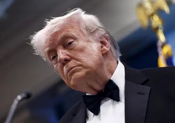 La prova che l&rsquo;attacco a Trump durante il gala &egrave; una montatura: l&rsquo;analisi dei video, delle dichiarazioni e dei protocolli di sicurezza dimostrano che &egrave; una false flag? 