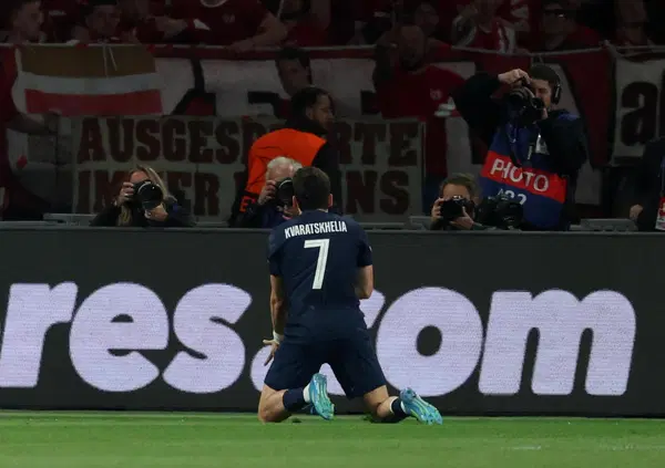 Thierry Henry odia la partita che state amando. PSG-Bayern Monaco e il calcio TikTok, scrollate pure ma &ldquo;non &egrave; stata una semifinale di Champions League&rdquo;