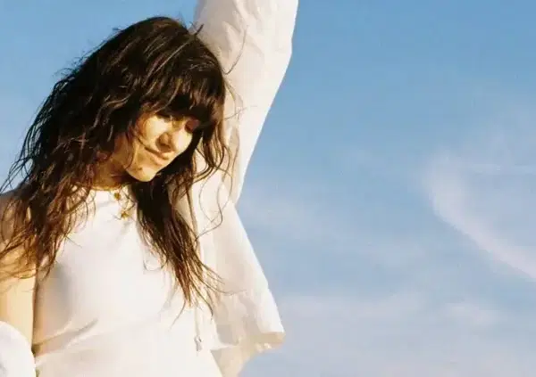 Raga, se ora criticate pure Elisa che &ldquo;non canta&rdquo;, avete rotto il ca**o