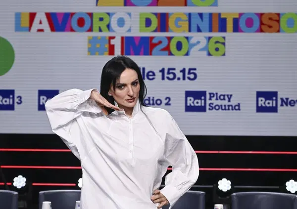 Cara Arisa, ma che ti sei calata? Altro che Primo Maggio come Woodstock e "leggerezza&rdquo;: ma non lo sai che domani &egrave; la Festa dei Lavoratori?