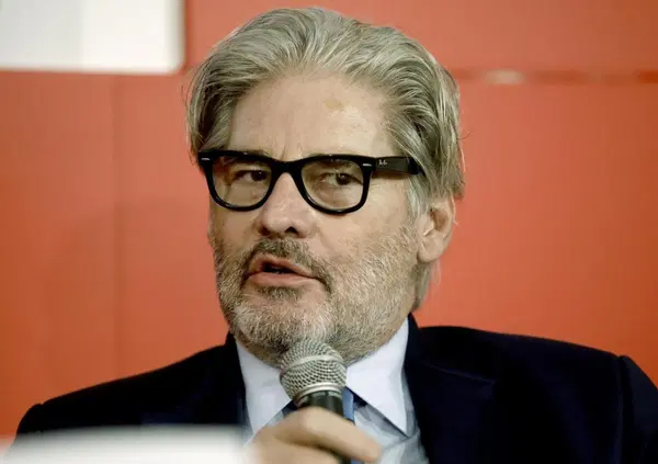 Ma l' avete vista la posta del cuore di Paolo Del Debbio? Noi si. Adesso il conduttore di Dritto e Rovescio d&agrave; anche consigli d'amore sulla "tenera amicizia"