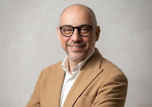 La filosofia di Nicola Donti contro Schettini e gli insegnanti social: &ldquo;Guai all&rsquo;insegnante narciso che esalta s&eacute; stesso e occulta il messaggio&rdquo;