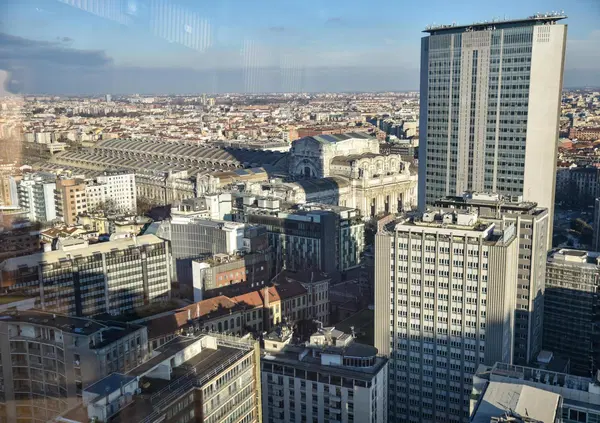 Il Financial Times stronca Milano: &ldquo;Prezzi delle case pi&ugrave; care che a Londra e stipendi stagnanti&rdquo;. E adesso sono caz*i