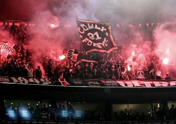 Il Psg &egrave; (quasi) invincibile, ma ha un solo &ldquo;problema&rdquo;: gli ultras. Parigi brucia dopo la vittoria con il Bayern in Champions: scontri tra tifosi e polizia, cassonetti in fiamme, 127 arresti e decine di feriti