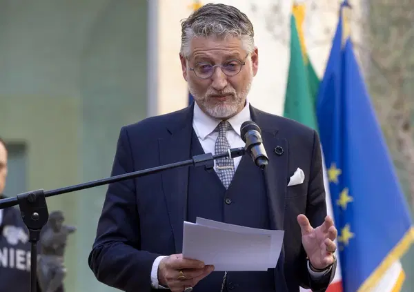 Le botte da destra al ministro Giuli: Buttafuoco ribelle sulla Russia alla Biennale, Salvini e la frecciata sull&rsquo;assenteismo, La Verit&agrave; (e Veneziani) sulla &ldquo;mediocritas&rdquo;. Il Monolite della cultura si scopre fragile?