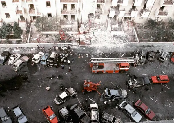 I giornalisti si stracciano le vesti per il &ldquo;depistaggio politico&rdquo; della Commissione Antimafia sulla pista nera. Ma cosa dicono i fatti? Il finto &ldquo;uomo d'onore&rdquo;, l'archiviazione del 2024 e il dossier "mafia e appalti"