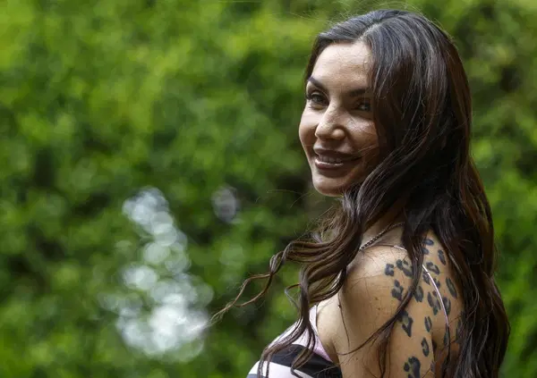 Da Rai 1 con "Canzonissima" a Rai 2 con "The Unknown" e l' "ESC", Elettra Lamborghini &egrave; ovunque: e se si stesse preparando come co-conduttrice di Sanremo 2027?