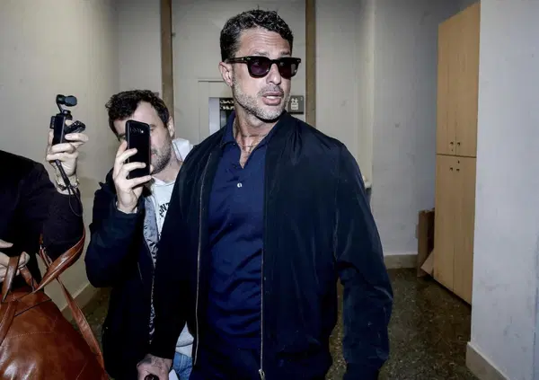 Fabrizio Corona picchia duro sul Napoli (oltre Falsissimo): &ldquo;I big della squadra non vogliono pi&ugrave; Conte. Ho le chat: sono robe gravi&rdquo;