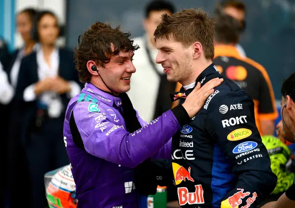 Sentito Bernie Ecclestone a tutta sulla lotta mondiale nel 2026? &ldquo;Il campione sar&agrave; uno tra Verstappen e Antonelli&rdquo;. E intanto Max mette subito le cose in chiaro lontano dalla F1