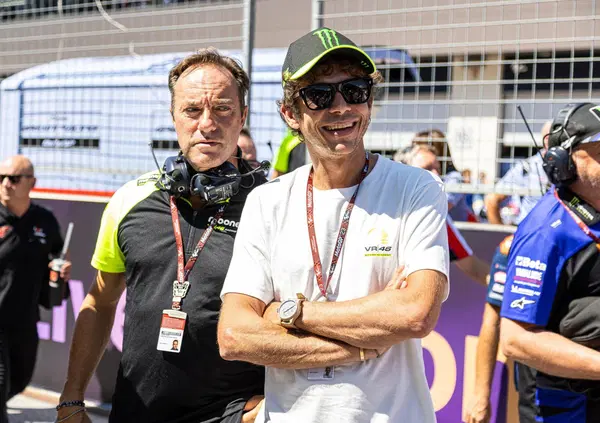 Valentino Rossi, nel box a Barcellona: &ldquo;Bezzecchi pienamente in lotta per il mondiale&rdquo;. E poi il secondo pilota (italiano), Diggia e i valori di questa MotoGP