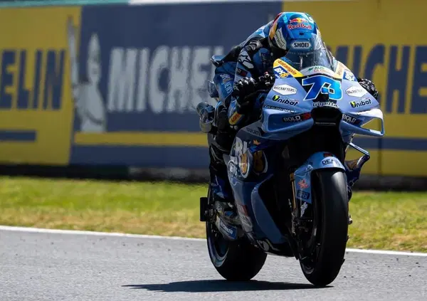 Nella Sprint di Barcellona, Pedro Acosta &egrave; secondo tra i due che Ducati ha gi&agrave; salutato. Pecco quinto, crisi Bezzecchi 