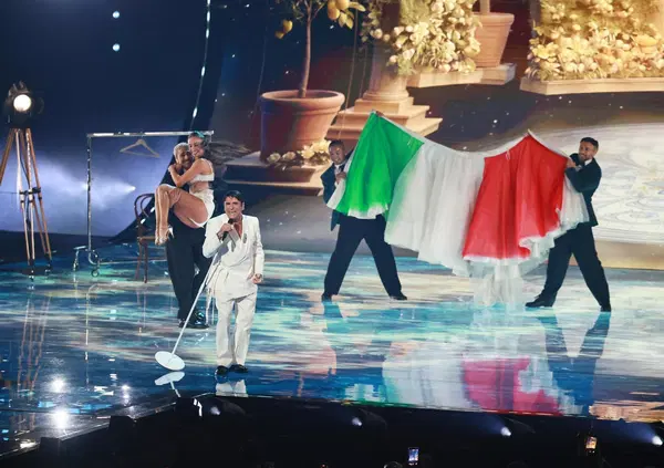 Sal Da Vinci come Cenerentola, la fiaba tricolore: dai sacrifici al tulle che gli vale un quinto posto all&rsquo;Eurovision