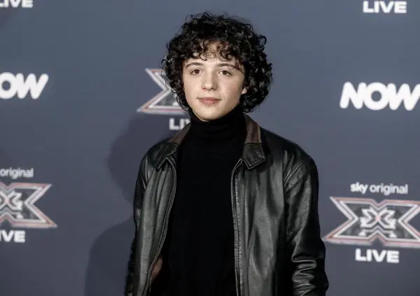 &ldquo;Amici&rdquo; vuole dimostrare che ce l&rsquo;ha pi&ugrave; grossa di &ldquo;X Factor&rdquo;? Vince Lorenzo Salvetti, altro ripescaggio dal talent di Sky