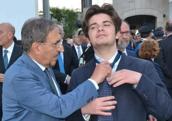 La strana coppia: Ranucci e Corona &ldquo;alleati&rdquo; su La Russa e l'archiviazione del figlio Leonardo Apache. Ma il re dei paparazzi scrive: &ldquo;Report copia Falsissimo ma non fa informazione corretta&rdquo;