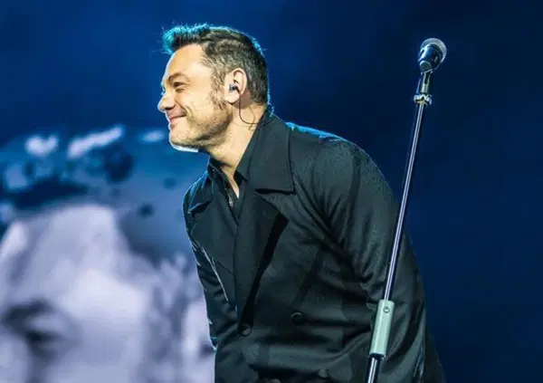 Tiziano Ferro ci ha fatto il repack? Abbiamo ascoltato in anteprima &ldquo;Sono un Grande - Deluxe&rdquo;, ecco com&rsquo;&egrave;