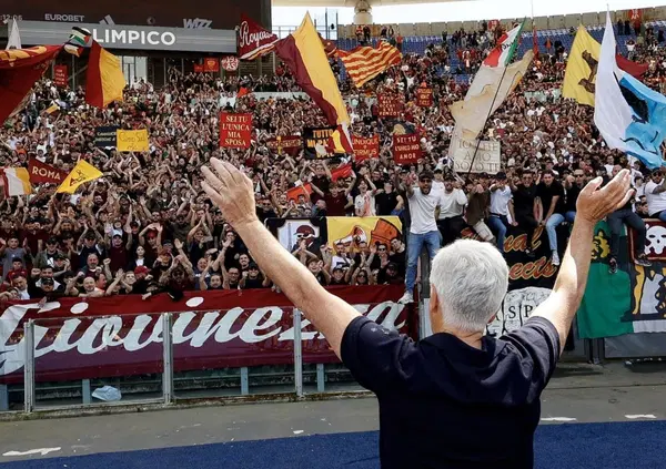 Nel momento decisivo la Roma &egrave; senza ultras. Contro l'Hellas Verona niente tifosi (tranne alcune eccezioni): rimane il blocco alle trasferte dopo gli scontri sull&rsquo;A1. E via radio &egrave; partito un appello