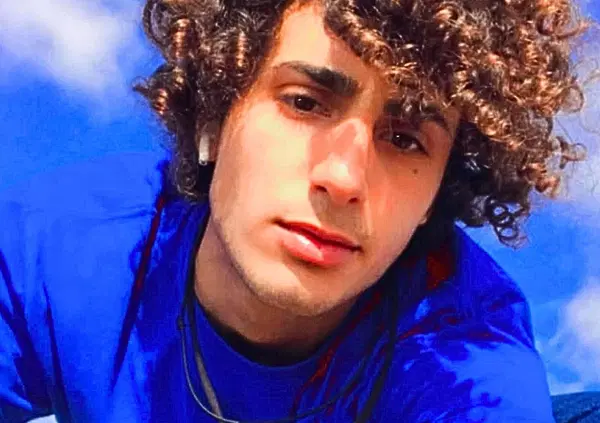 Davide che abbraccia chi lo ha accoltellato (e ora viene condannato a 20 anni) &egrave; come il ragazzo che sconfisse Golia, ma la sua fionda &egrave; la Grazia del perdono 
