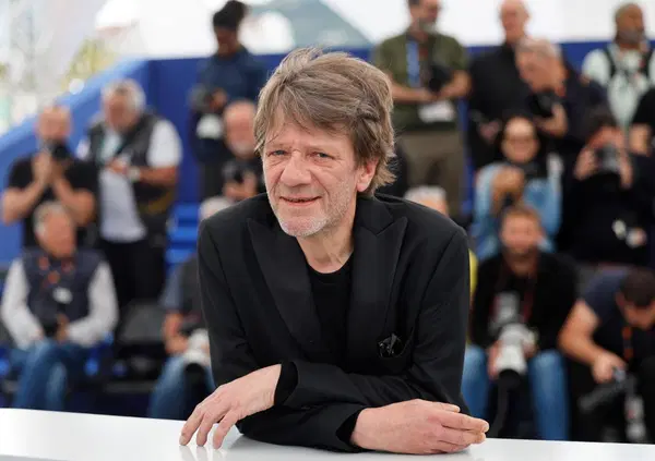 Morte a Venezia, l'intervista definitiva a Pierpaolo Capovilla sulla vittoria della destra nella Serenissima: &ldquo;Airbnb si &egrave; conquistato la citt&agrave;, il centro storico &egrave; la tetta da succhiare. Io snob? Ma che cosa volete che me ne freghi&rdquo;
