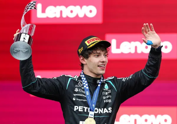 Kimi Raikkonen? Innamorato dell'altro Kimi: &ldquo;Antonelli &egrave; speciale, ecco perch&eacute; pu&ograve; vincere il Mondiale&rdquo;. E su Verstappen e Ferrari lceman non ha dubbi