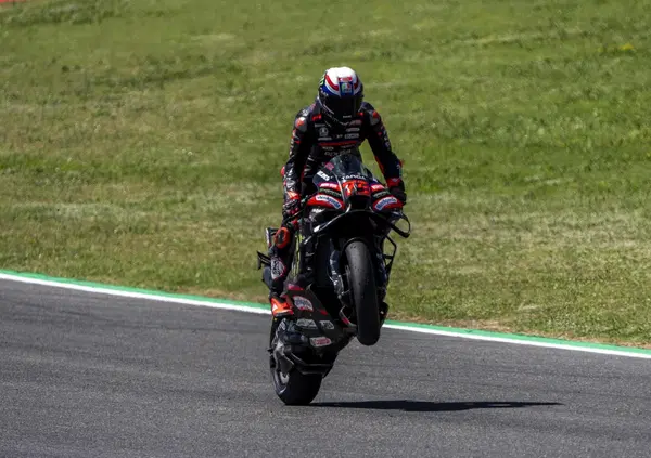 AAA, Cercasi rivali per Aprilia al Mugello: Marco Bezzecchi &egrave; l'uomo pi&ugrave; veloce al mondo (fino al 2031?) con un regalo di Alex Zanardi