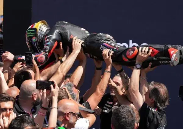 Un Mugello da godere cos&igrave; neanche ai tempi di Vale: Bezzecchi, Mart&igrave;n, Bagnaia firmano un pezzo di storia (con Aprilia e Ducati)