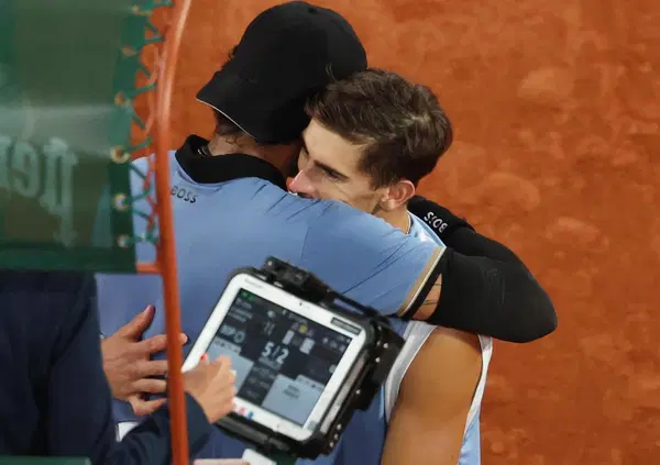 Il tracollo fisico di Berrettini, la garra di Arnaldi e Cobolli: che storia il Roland Garros. L&rsquo;Italia va oltre Sinner e continua a suonare (e sognare) a Parigi