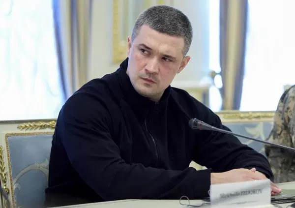 Zelensky chiede la pace a Putin ma intanto sta rivoluzionando la guerra in Ucraina con i robot e l&rsquo;IA. Ecco chi &egrave; il suo ministro della Difesa Mychajlo Fedorov e perch&eacute; il suo obiettivo &egrave; trasformare lo Stato in un &ldquo;organismo digitale&rdquo;