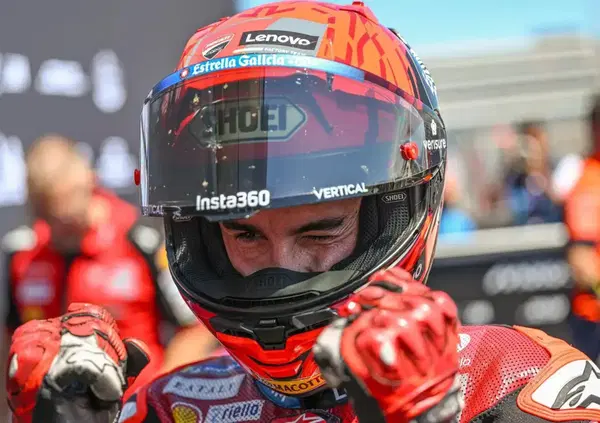 Marc Marquez, gi&ugrave; la maschera e via di pole position. Non c'&egrave; infortunio che tenga, siamo ancora al Balaton Marc. Acosta risponde, Aprilia soffre