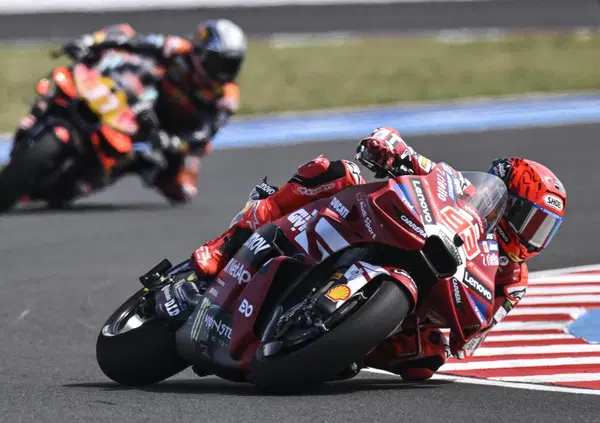 L&rsquo;ultimo ballo a Balaton? Nero come la sf*ga per Aprilia e con Ducati che gode quattro volte: per le sue 100, per le 100 di Marc Marquez, per Pecco e per questo Pedro Acosta