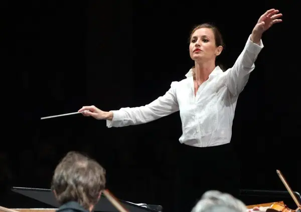 Beatrice Venezi non ci sta e scrive alla Fenice dopo lo stop: &ldquo;Atto discriminatorio&rdquo;, ma il sovrintendente Colabianchi: &ldquo;Contratto rispettato&rdquo;. C'eravamo tanto amati