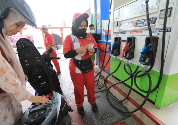 Il prezzo del petrolio non sale pi&ugrave;, ma invece di festeggiare dovremmo preoccuparci (e parecchio): ecco perch&eacute;