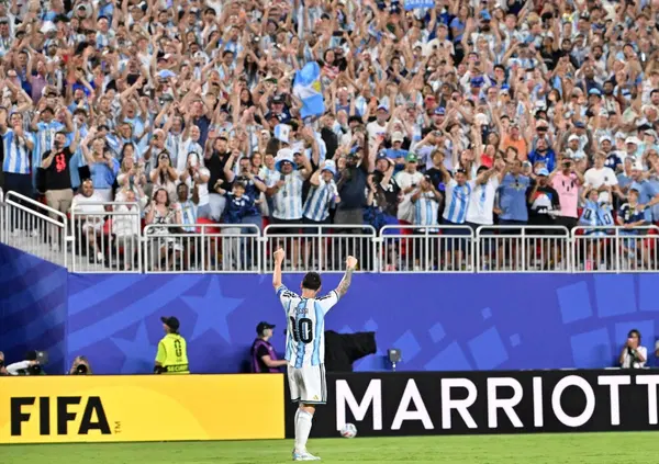 Dio tifa Argentina. L&rsquo;indomabile cuore albiceleste conquista anche il Bangladesh: il Messi(a) &egrave; da leggenda e il suo popolo invade Dacca