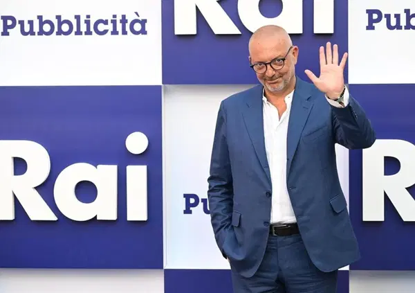 Milo Infante fugge a Mediaset, Salvo Sottile trasloca a Ore 14, Rai 2 apre il cassetto delle idee rimandate e tira fuori Roberto Inciocchi per il talk di prima serata: in Rai girano pi&ugrave; conduttori che idee 
