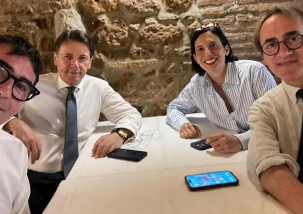 Siamo stati a mangiare nel ristorante romano del Campo Largo (avete visto la foto di Schlein, Conte, Fratoianni e Bonelli?): ma com&rsquo;&egrave;? Il teatro di Pompeo non ha eguali, e noi abbiamo ordinato quello che hanno preso loro 