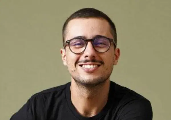 Andrea Pinna torna a vendere sui social: quanti devono ancora buttare soldi prima che questa storia diventi una 'notizia'?