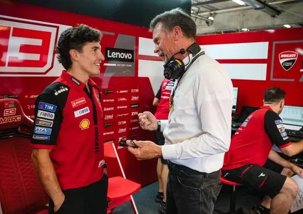 Marco Bezzecchi e l&rsquo;Aprilia spaccano nel test Pirelli con le MotoGP 850, che vanno gi&agrave; fortissimo. Marquez scivola, Aldeguer martella, Toprak ricuce