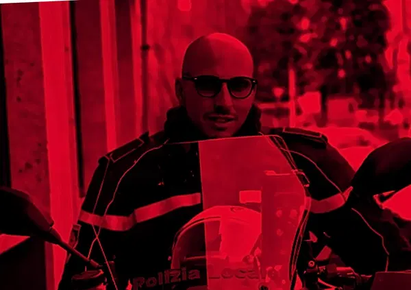 Agente insegue in moto un&rsquo;auto pirata a Milano ma viene speronato e muore, il segretario del Sindacato della polizia Andrea Varone (Siulp): &ldquo;Non deve passare il messaggio di impunit&agrave; per chi non si ferma all'alt&rdquo;. Ora diventer&agrave; un caso Ramy al contrario?