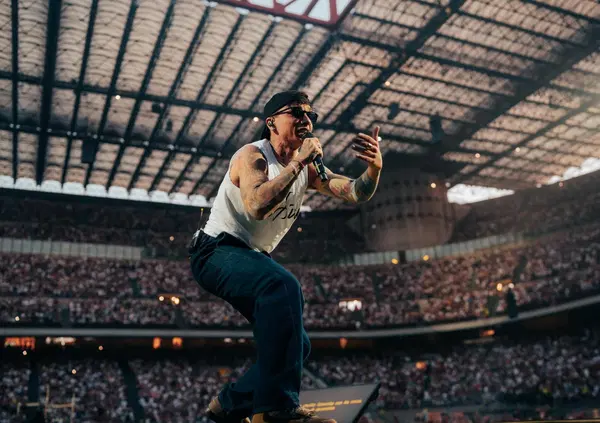 Follia al concerto di ultimo a Tor Vergata: mancano 15 giorni ma la gente sta male gi&agrave; oggi